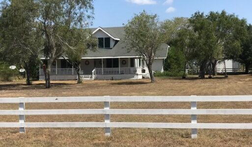 2 - Robstown Farm House w separate guest apt